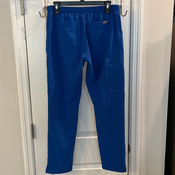 Women’s FIGS Yola Skinny scrub bottom - Picture 2 of 6